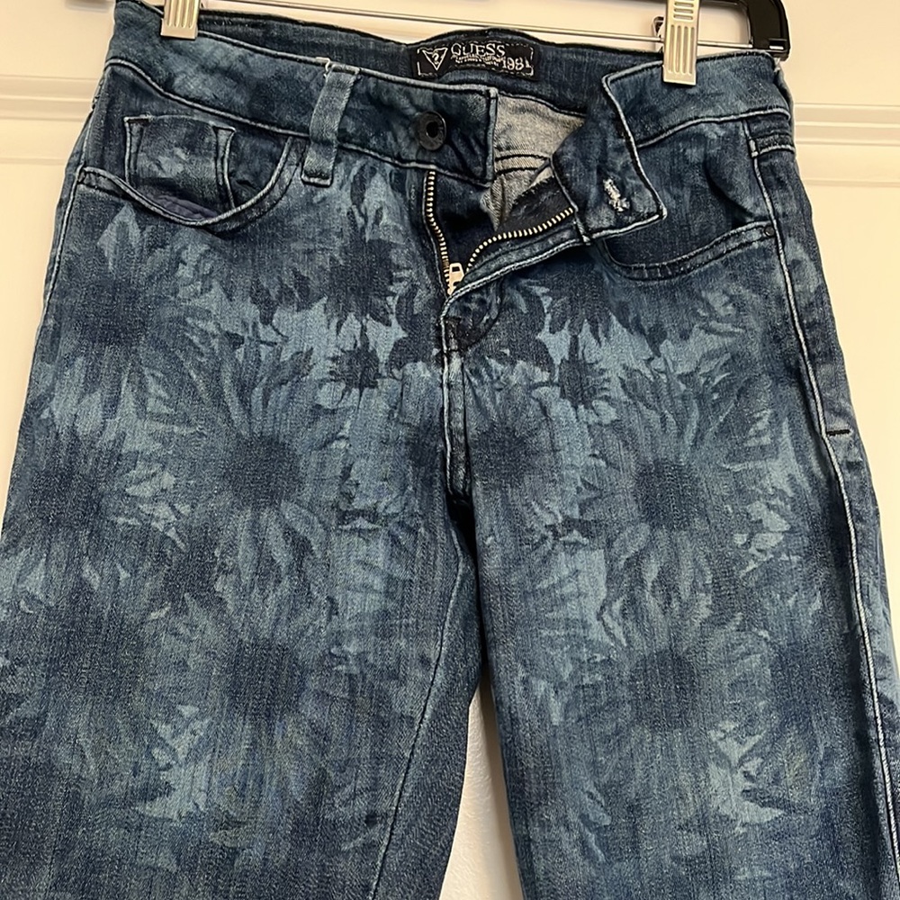 FINAL SALE! Daisy print GUESS jeans